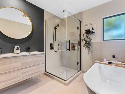 20 Admirals Court Drive, Greenhithe