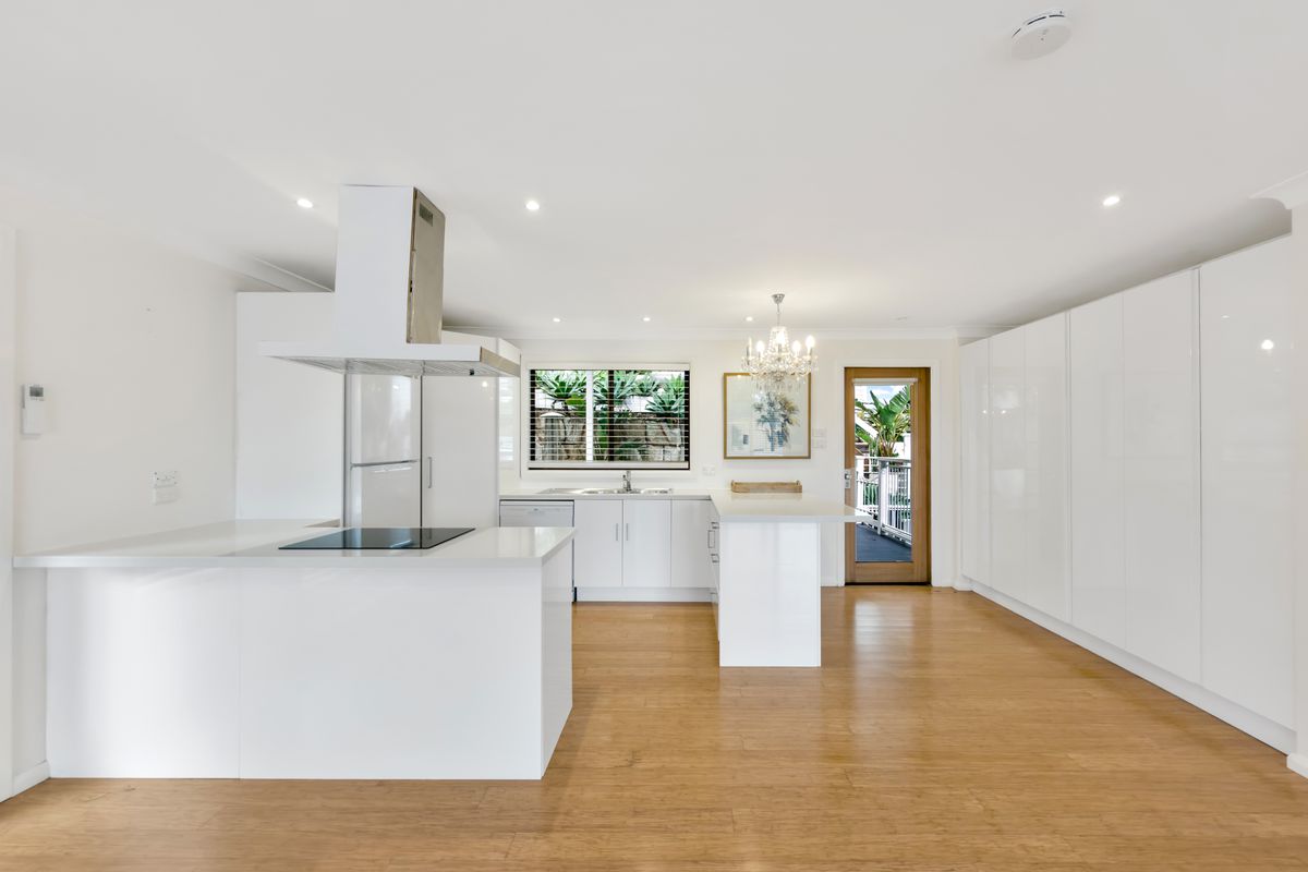 10 Mondy Crescent, Avoca Beach