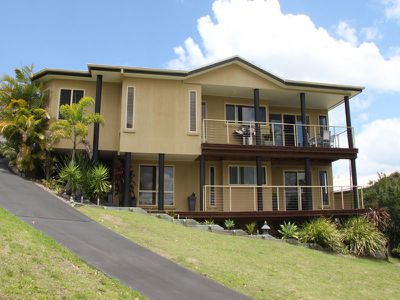4 / 3 Coastal View Drive, Tallwoods Village