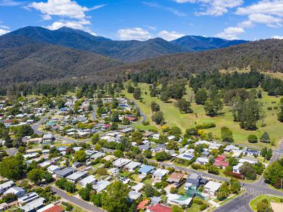81 Lakeside Avenue, Mount Beauty