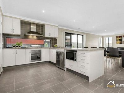 6 Field Street, Manor Lakes