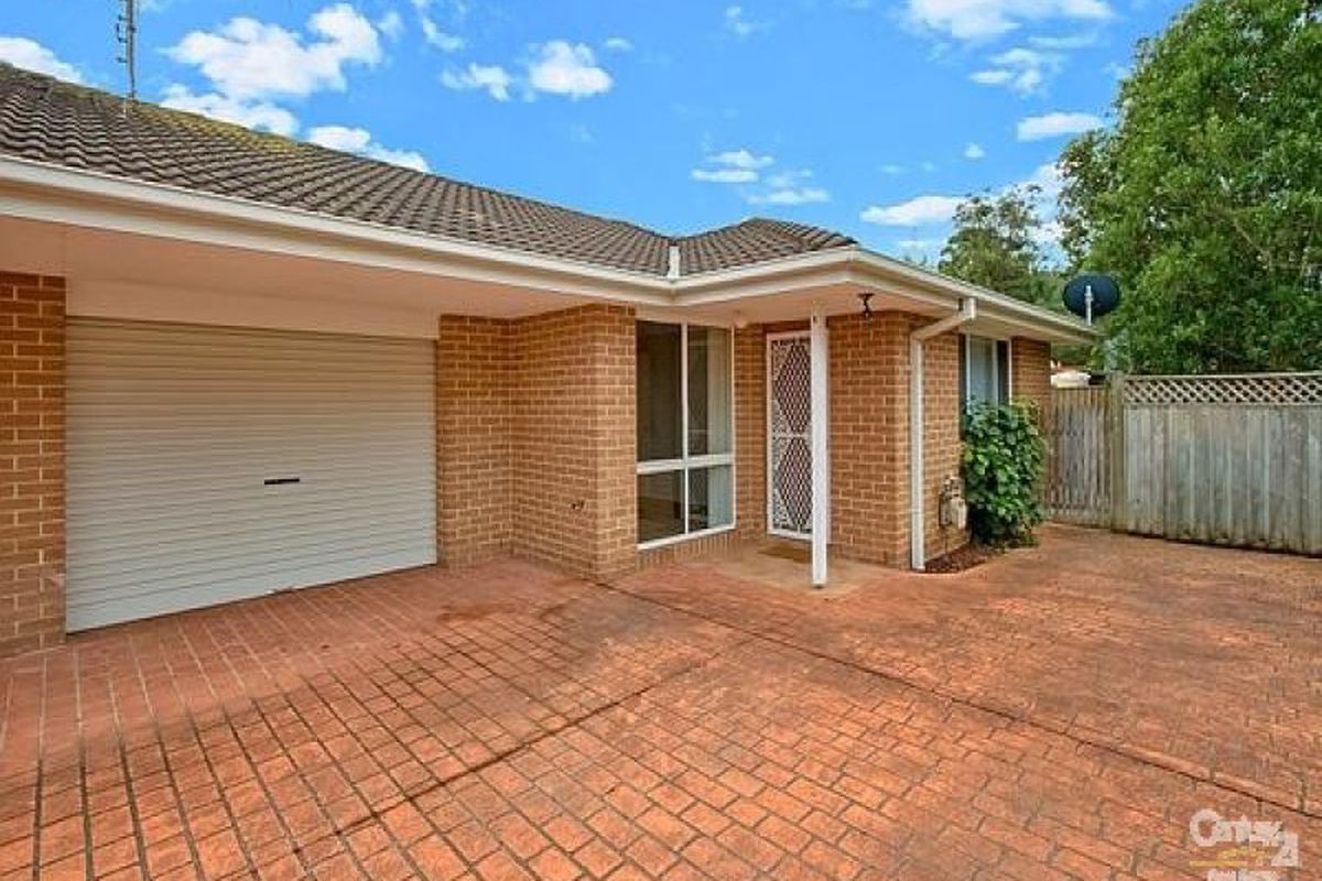 2 / 17 Gladys Manley Avenue, Kincumber