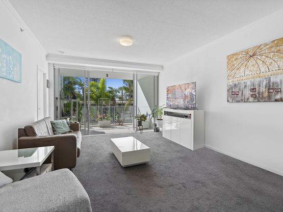 13 / 25 Surf Parade, Broadbeach