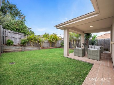 11 Lakes Entrance Dr, Springfield Lakes