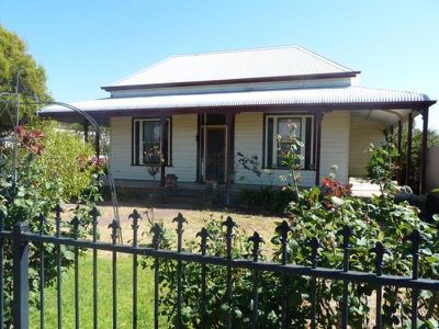 7 Williams Road, Horsham