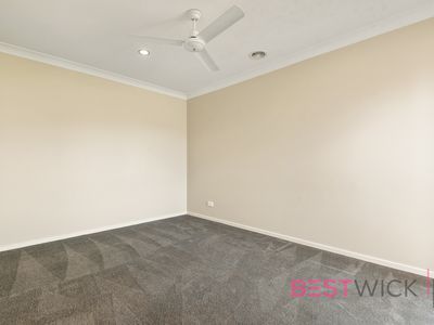 2 Lovejoy Avenue, Blayney