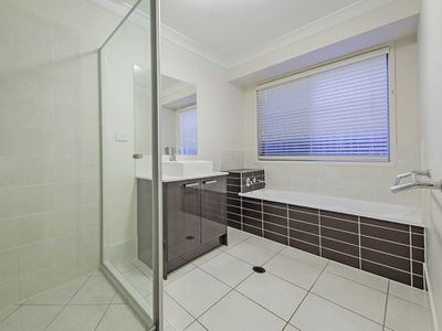 24 Foxwood Cct, Wakerley