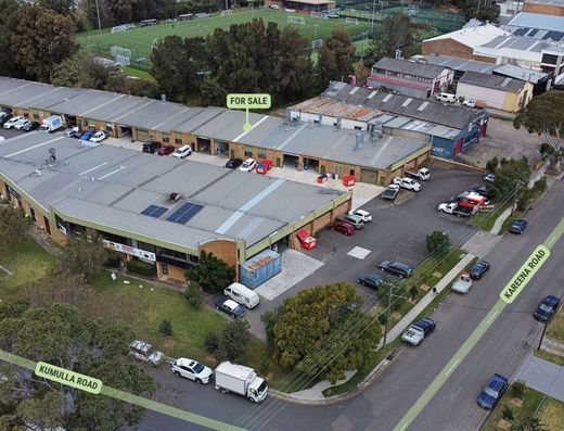 Strata Warehouse in Tightly Held Miranda Precinct