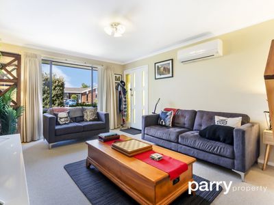 2/2 Kestrel Court, Riverside