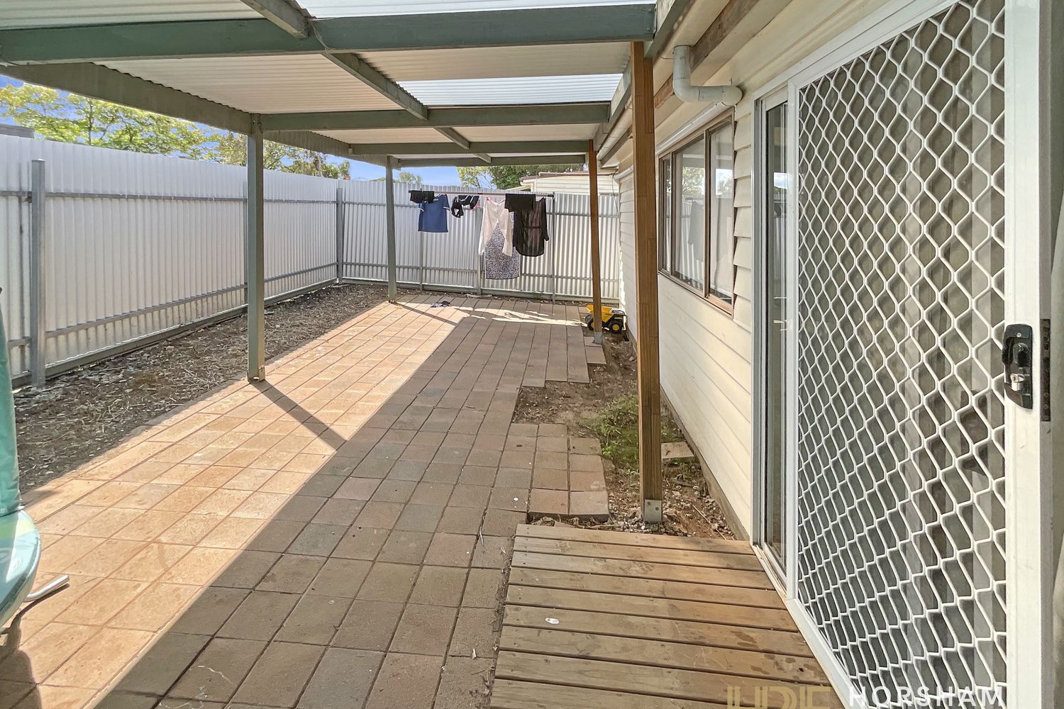 2 / 114 Bennett Road, Horsham