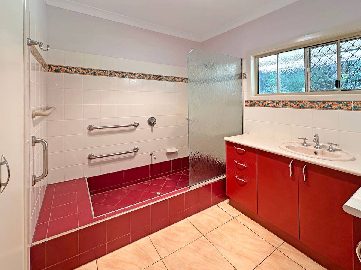 164 Carrington Road, Atherton