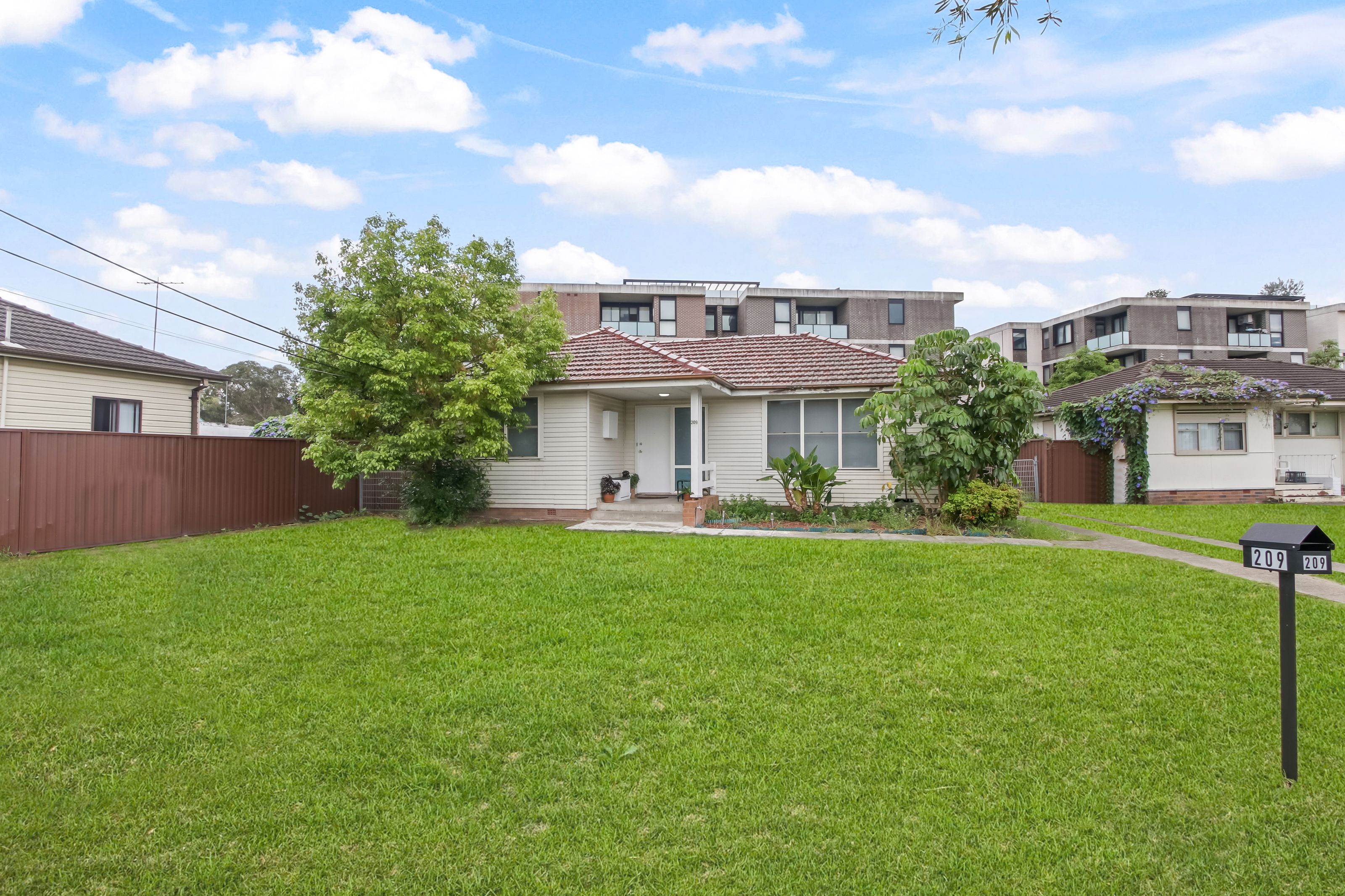 207-211 Hoxton Park Road, CARTWRIGHT