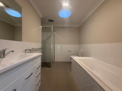 1 / 12 Lilydale Terrace, Dubbo