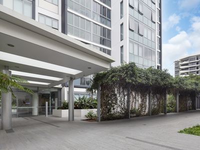 2084 / 16 Hamilton Place, Bowen Hills