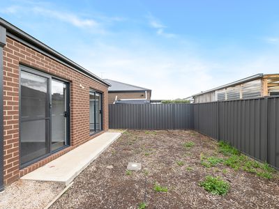 18 Distinctive Drive, Rockbank