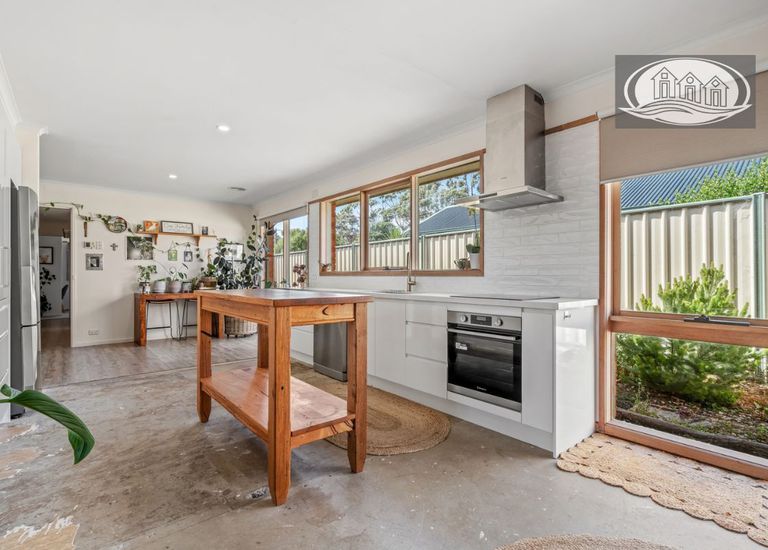 16 Webb Court, Portland