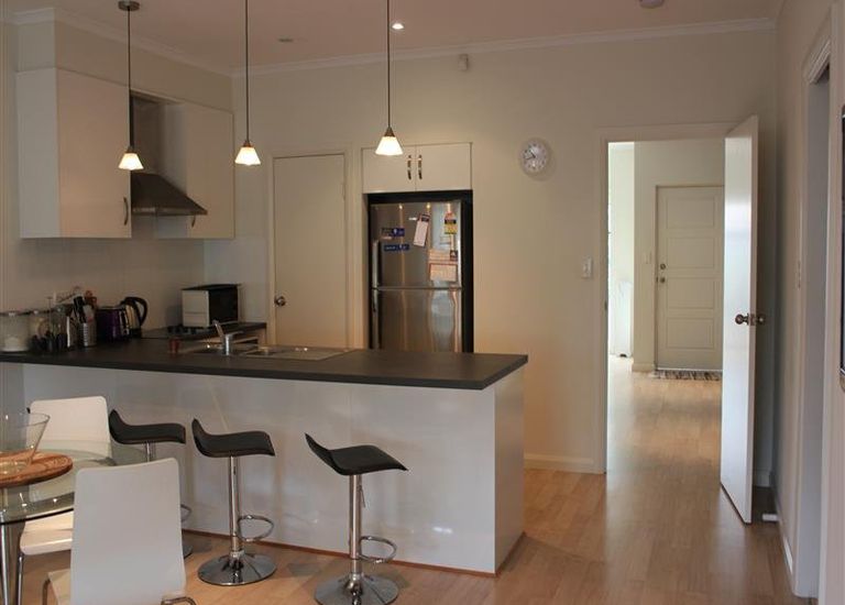 2B Trott Grove, Oaklands Park