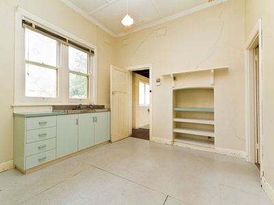695 Pemberton Street, Albury