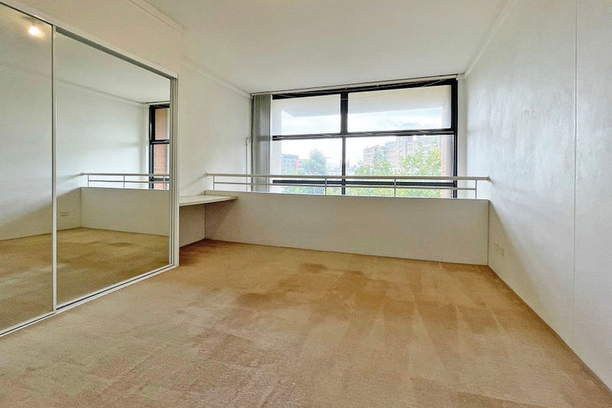 302E / 138 Carillon Avenue, Newtown