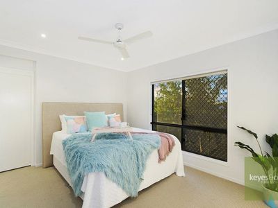 1 Warbler Crescent, Douglas