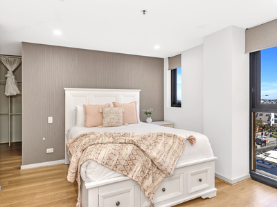 1701 / 10 Balfours Way, Adelaide