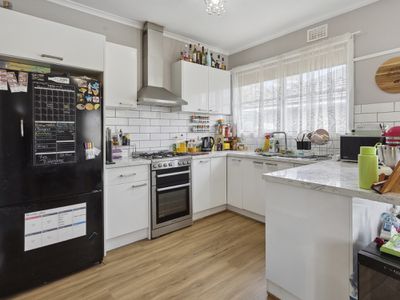 75 CHISHOLM CRESCENT, Seymour