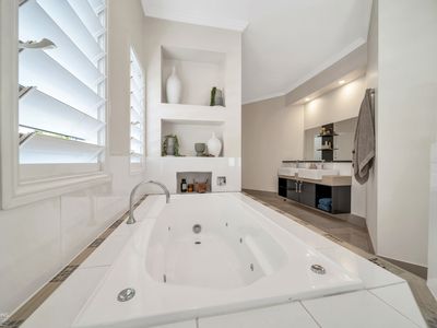61 Fretwell Road, White Rock