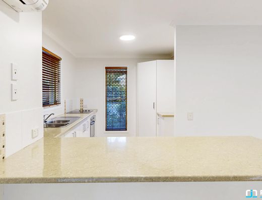 Spacious Family Living Opposite Tewantin Golf Course image 6