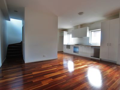 3 / 2 Jingella Avenue, Ashwood