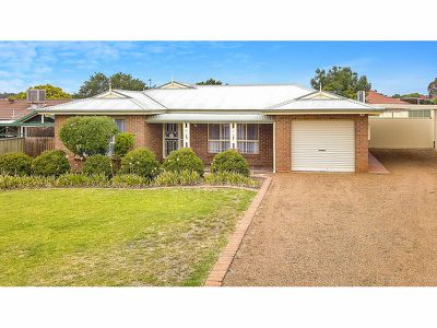 4 Lesley Place, Dubbo