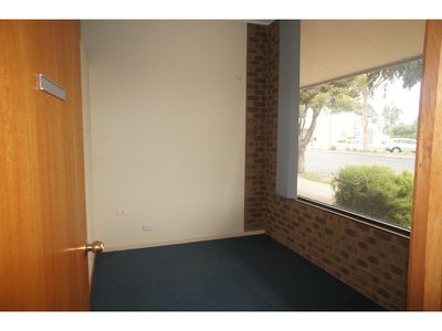 2 / 31 - 33 O'Callaghans Prd, Horsham