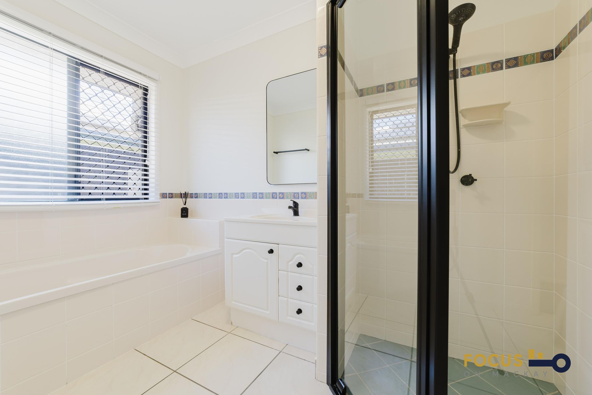 15 Centennial Drive, Glenella
