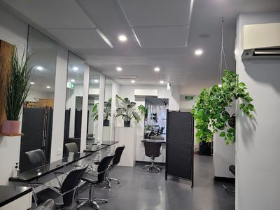 Hair Salon in Prime Location