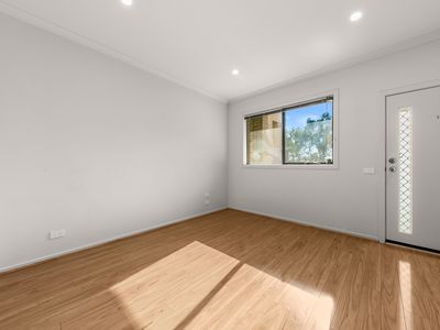 34 Demmie Mews , Lyndhurst