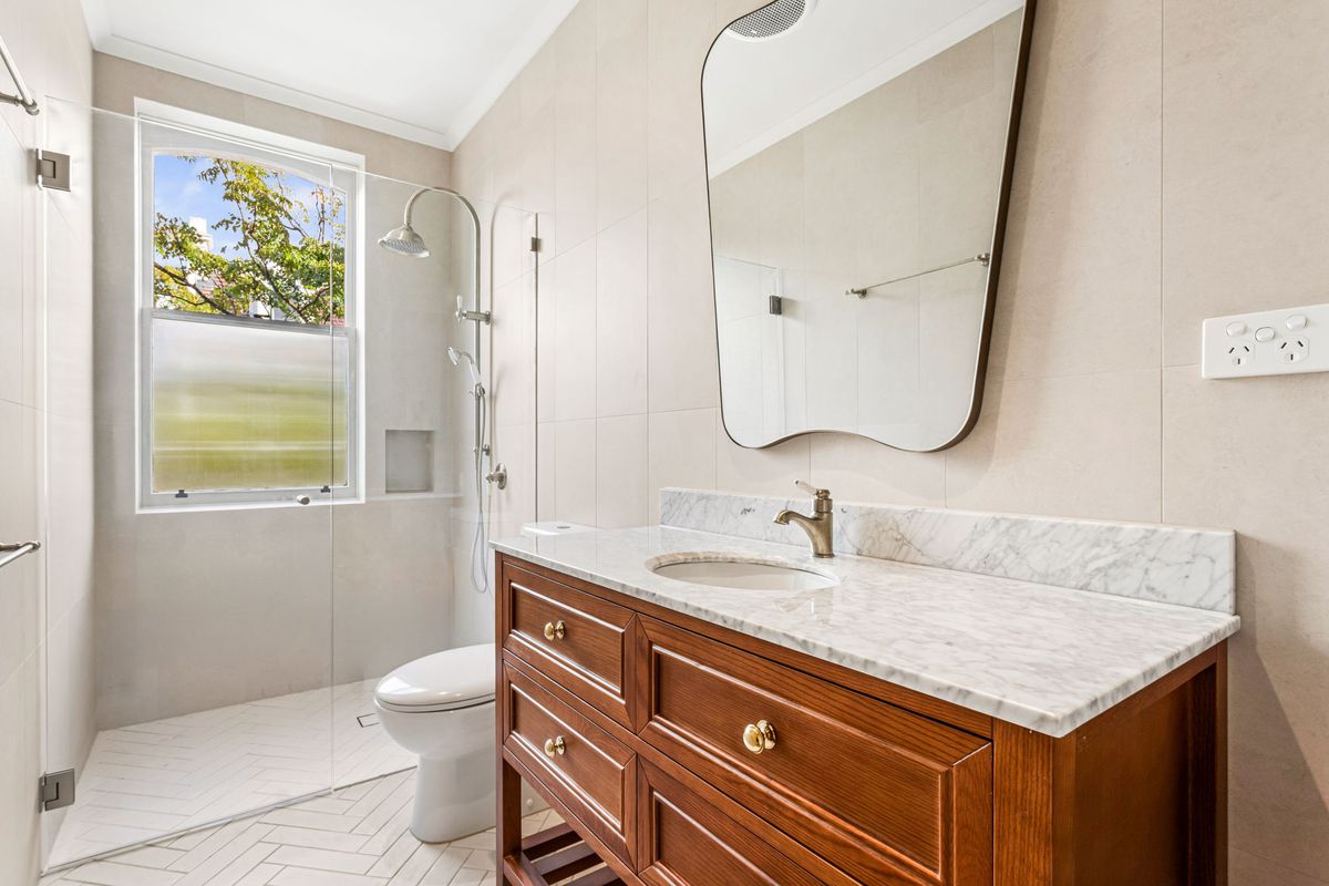 Flat / 1 Ebley Street, Bondi Junction