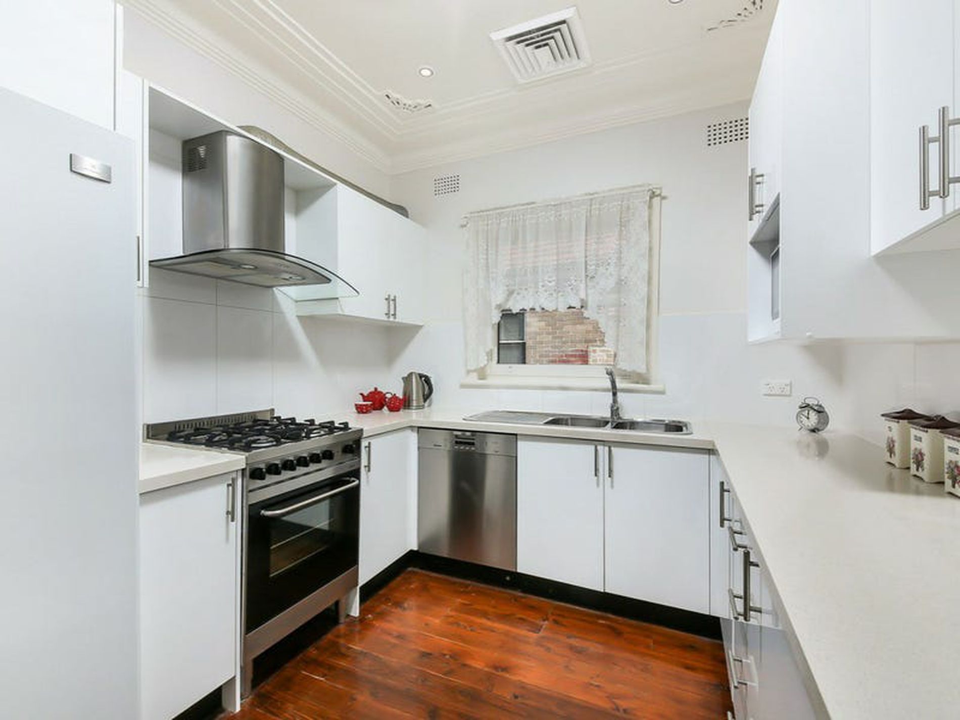 28 Middlemiss Street, Mascot