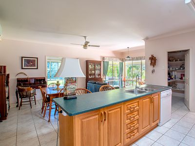 6 Daphne Court, Torquay