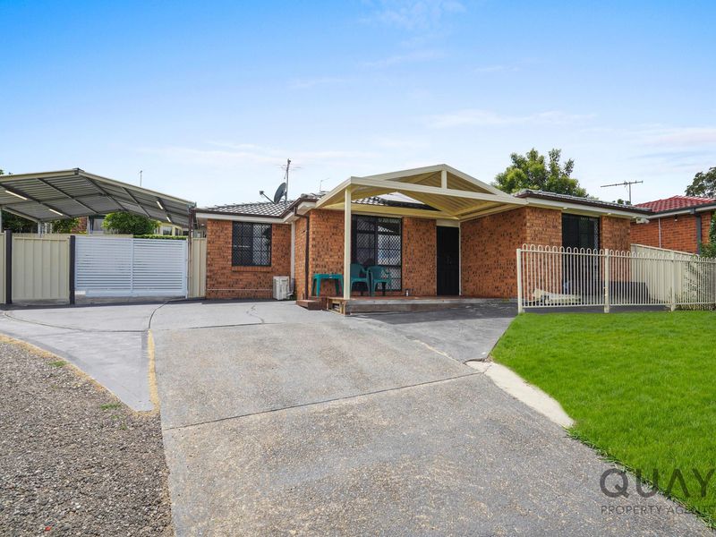 11 Merryweather Close, Minto