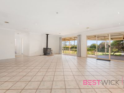 9 Country Way, Abercrombie