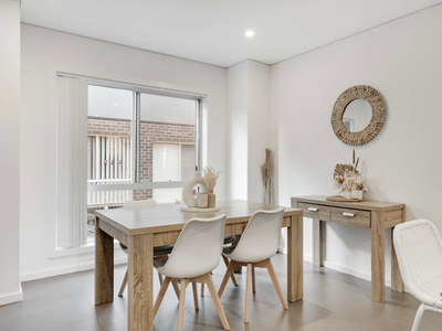 8 / 1A Edmondson Avenue, St Marys