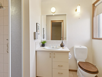 8 Carol St, Mornington