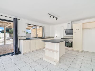 31 Chipperton Road, Bertram