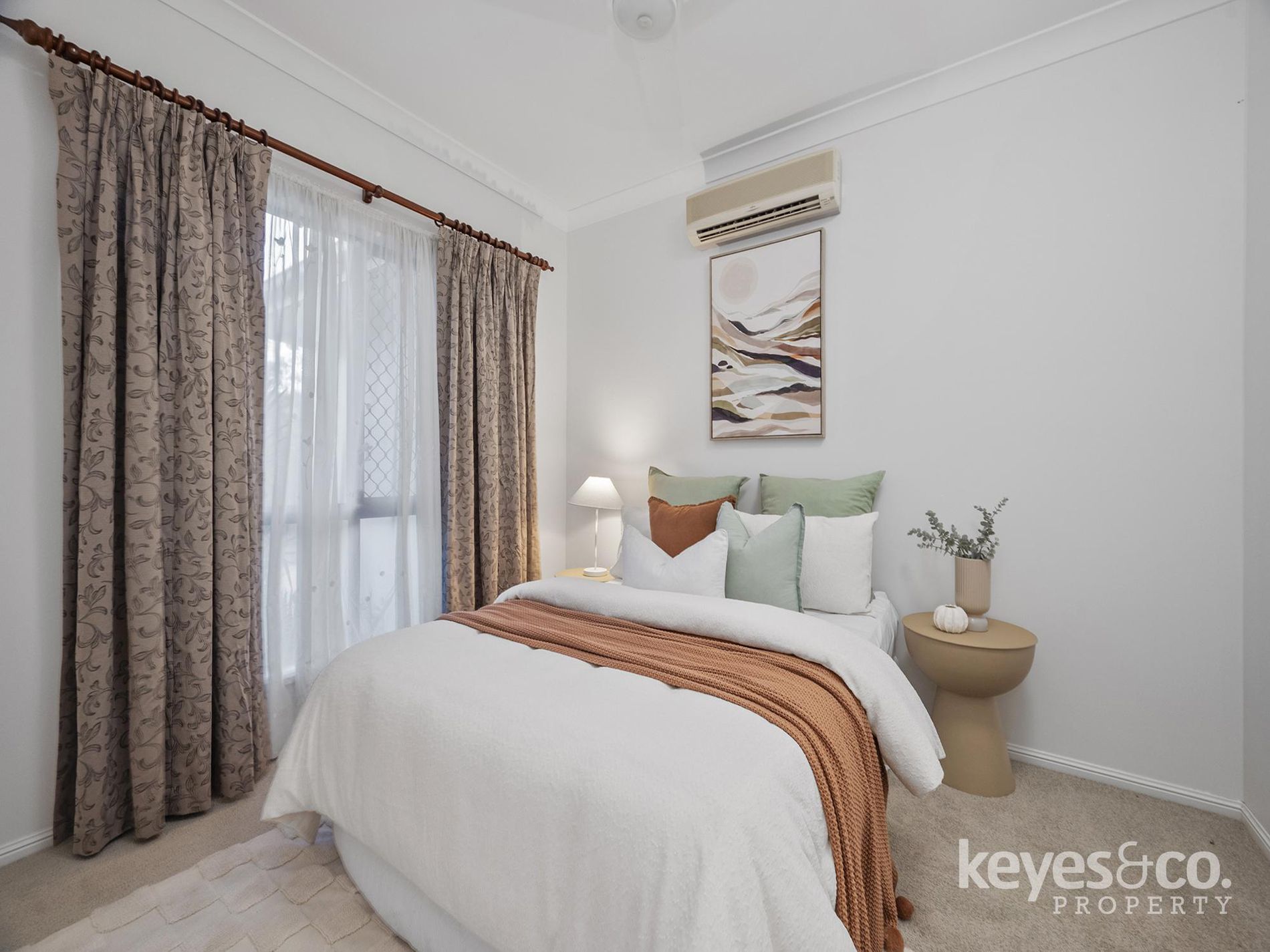 21-23 Warbler Crescent, Douglas