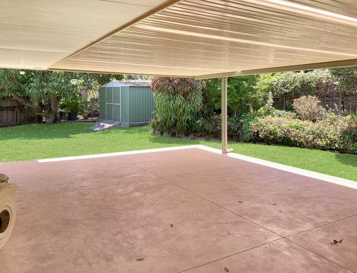 Great Family Home + Location image 12