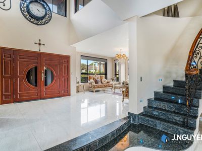 40 Oxford Street, Smithfield