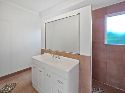 24 Crouch Avenue, Atherton