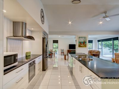 33 CARTAGENA LANE, Coombabah