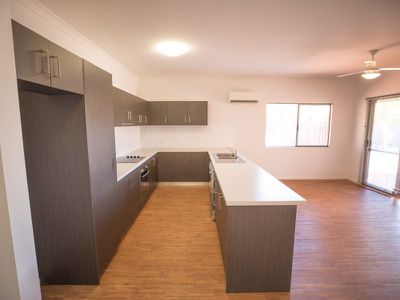 10 Homestead Ramble, Newman