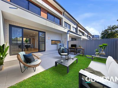 Townhouse / 9-9a Old Berowra Road, Hornsby