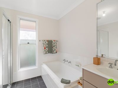 7 Inderan Avenue, Lake Haven